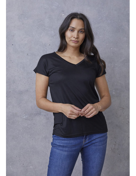 ISAY NUGGA V-NECK T-SHIRT
