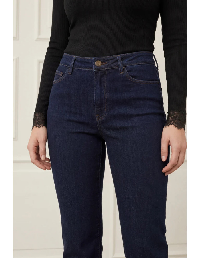 ISAY CAPRI STRAIGHT JEANS CAPRI